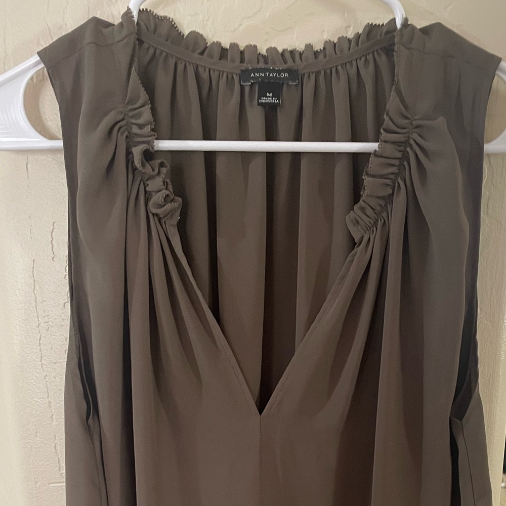 Anne Taylor sleeveless dark green top